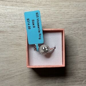 0.81 CAROT ROUND HALO CUT RING